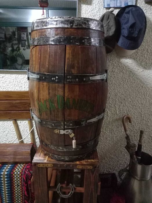 Garrafeira com pipo