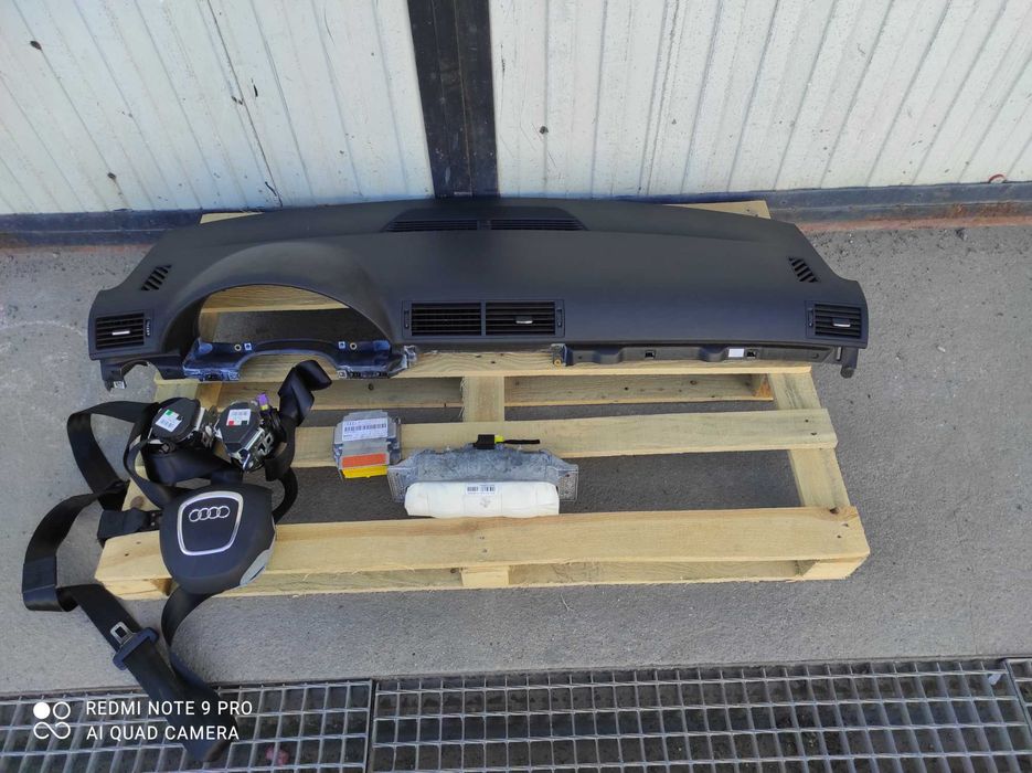 Audi A4 B7 deska rozdzielcza pasy poduszki czarna siwa Europa