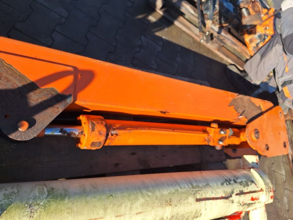 Ramię podnośnika przegubowego JLG 600 AJ z siłownikiem