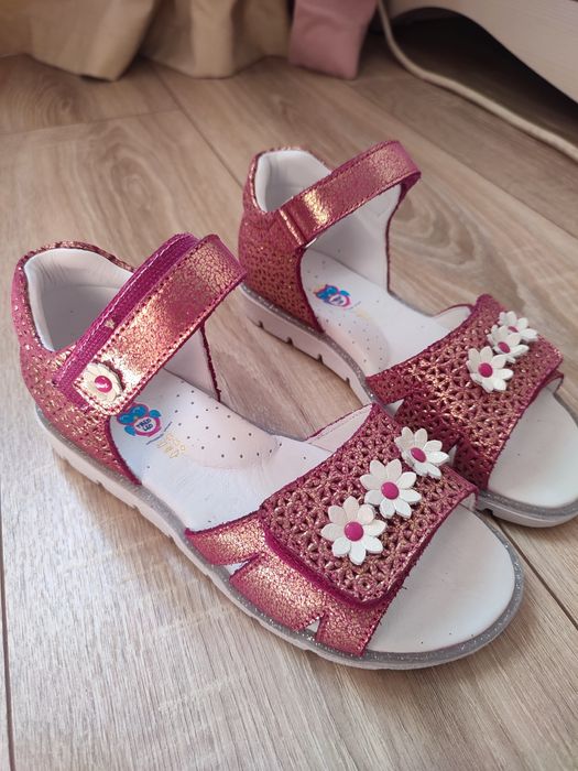 Сандалі для дівчинки