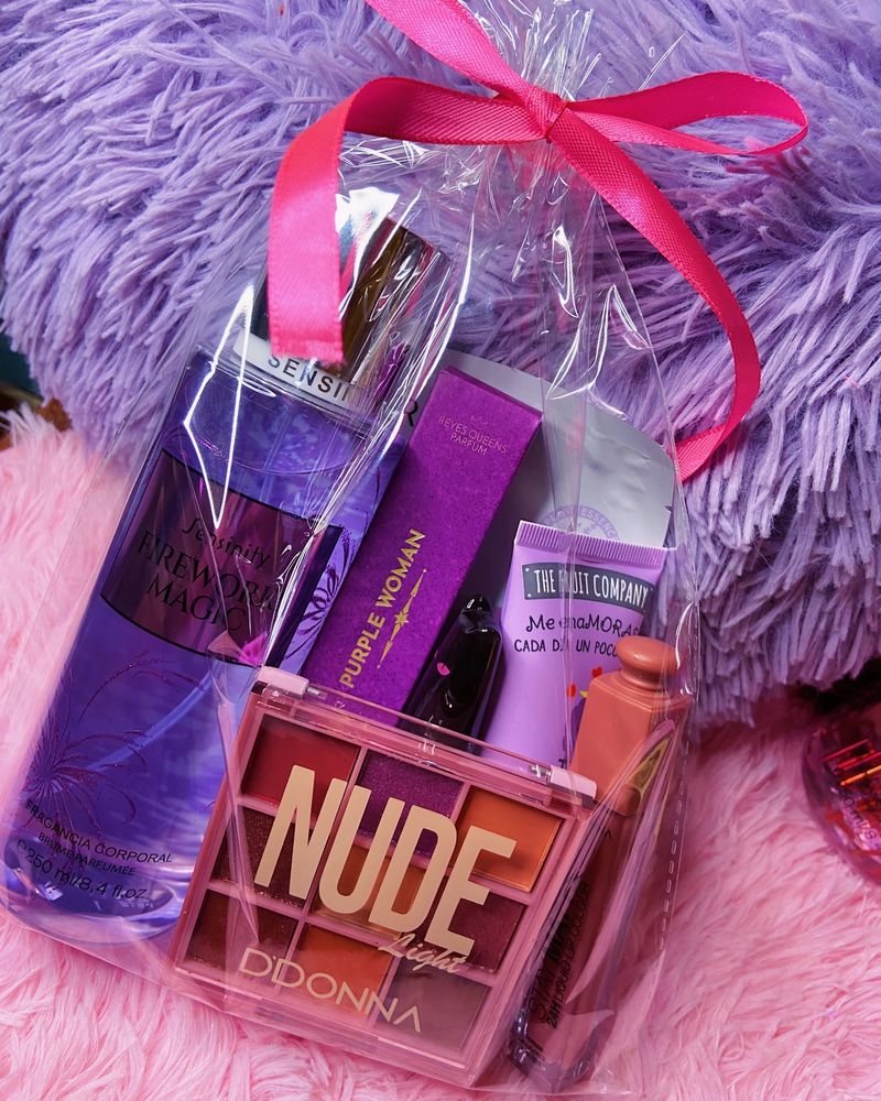 Kit purple woman