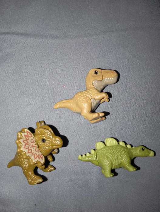3  dinozaury Jajko Kinder Niespodzianka