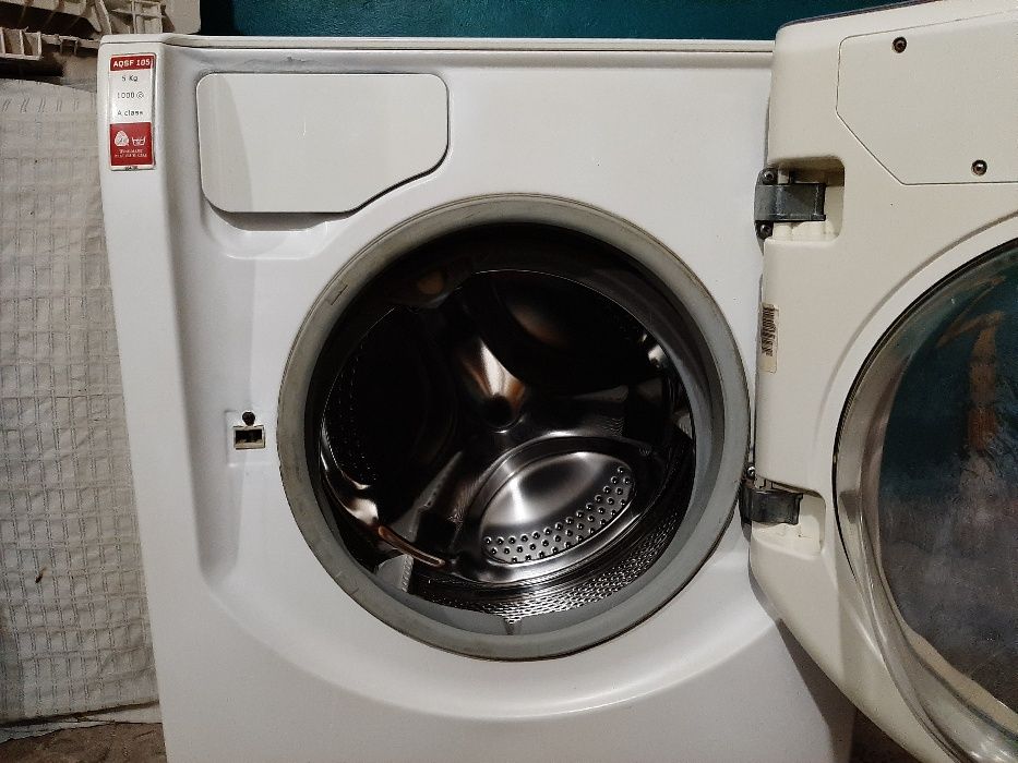 Продам стиральную машину ARISTON HOTPOINT 5 кг в отличном состоянии!
