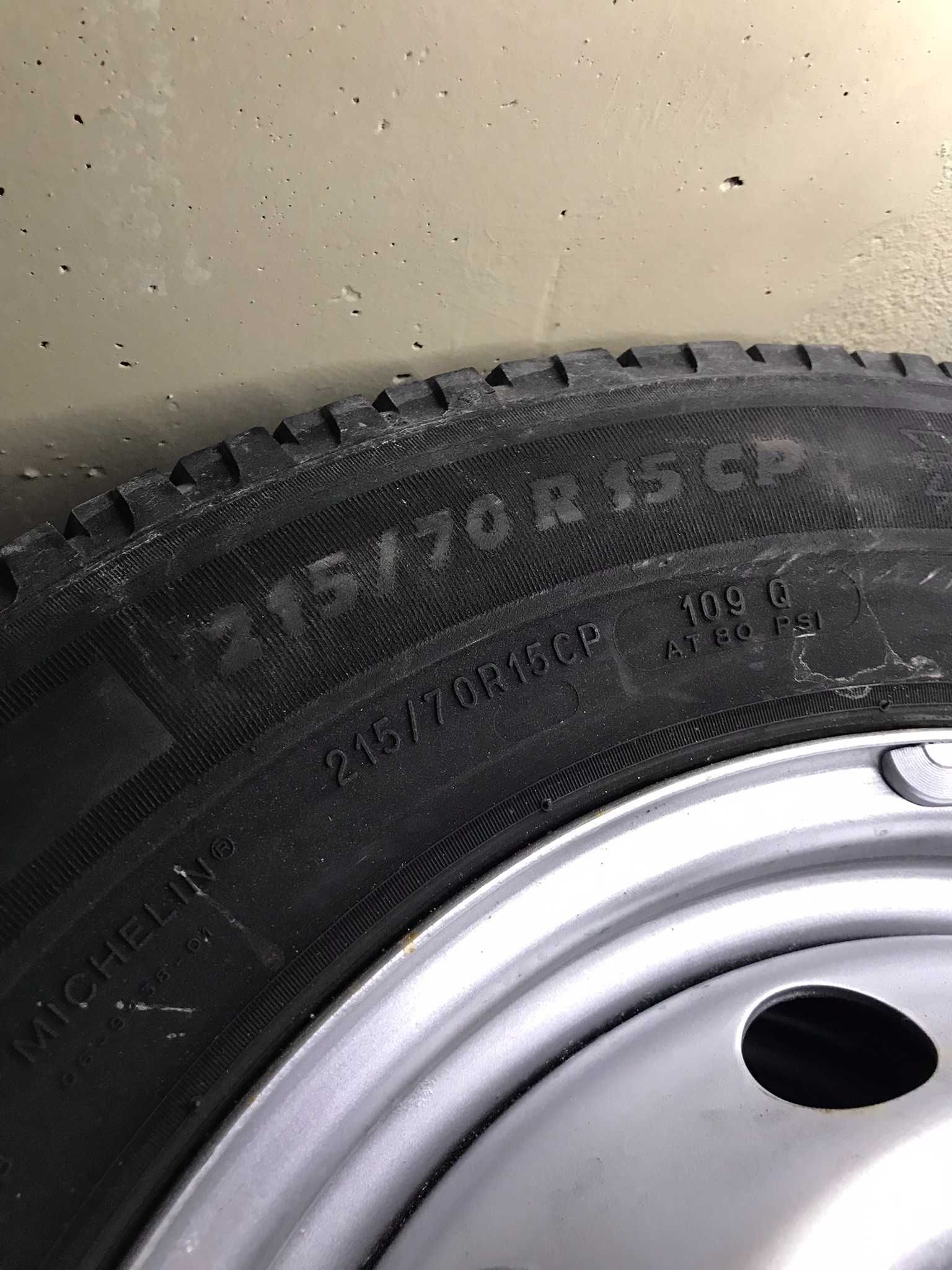Vendo pneus 215/70R15