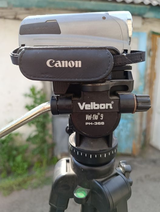 Canon hf r205 + штатив Vulbon c600