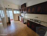 Apartamento T2 junto à estação de Metro - Ceira