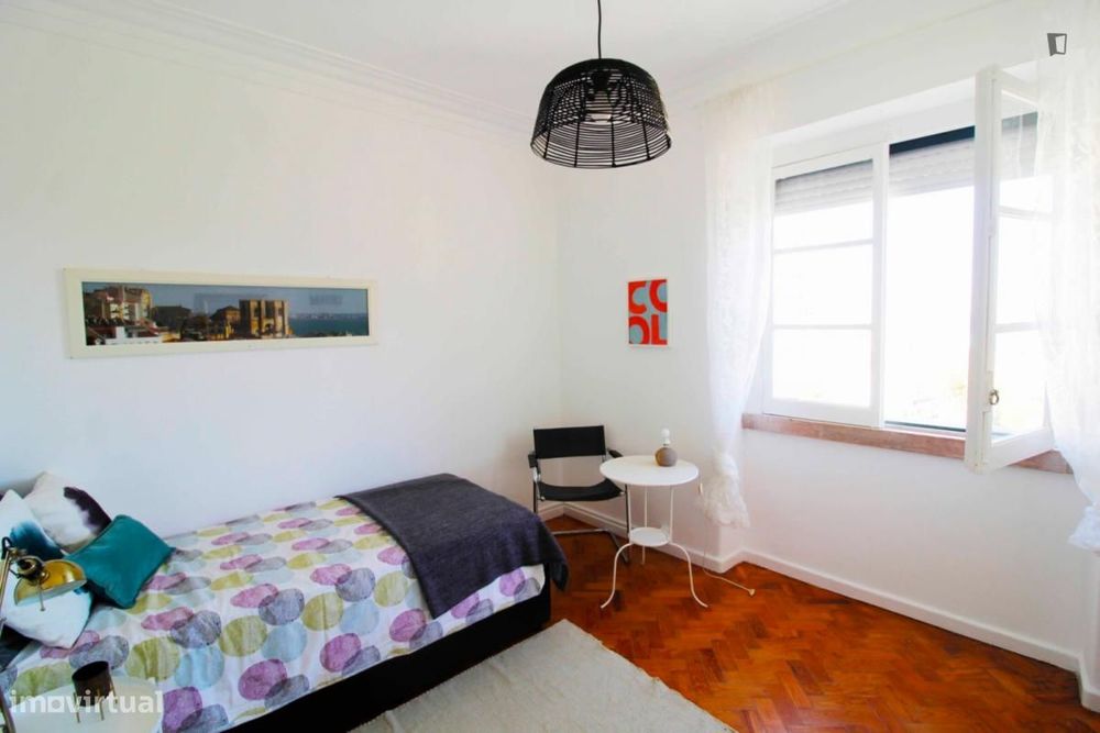 Quarto - localizado em Santa Apolónia Lisbon