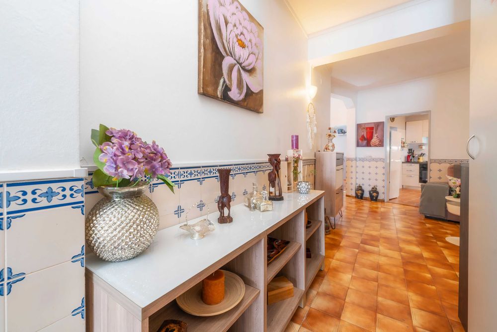 Moradia T4 com potencial para T5, Rooftopn e vista para o Castelo.