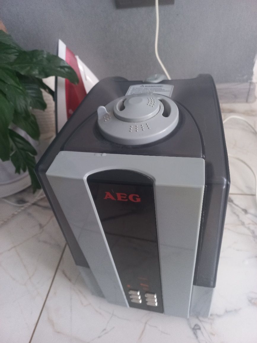 Зволожувач повітря AEG