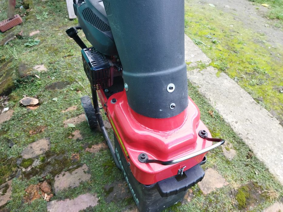 Rozdrabniacz do gałęzi spalinowy Kraftdele jak nowy.