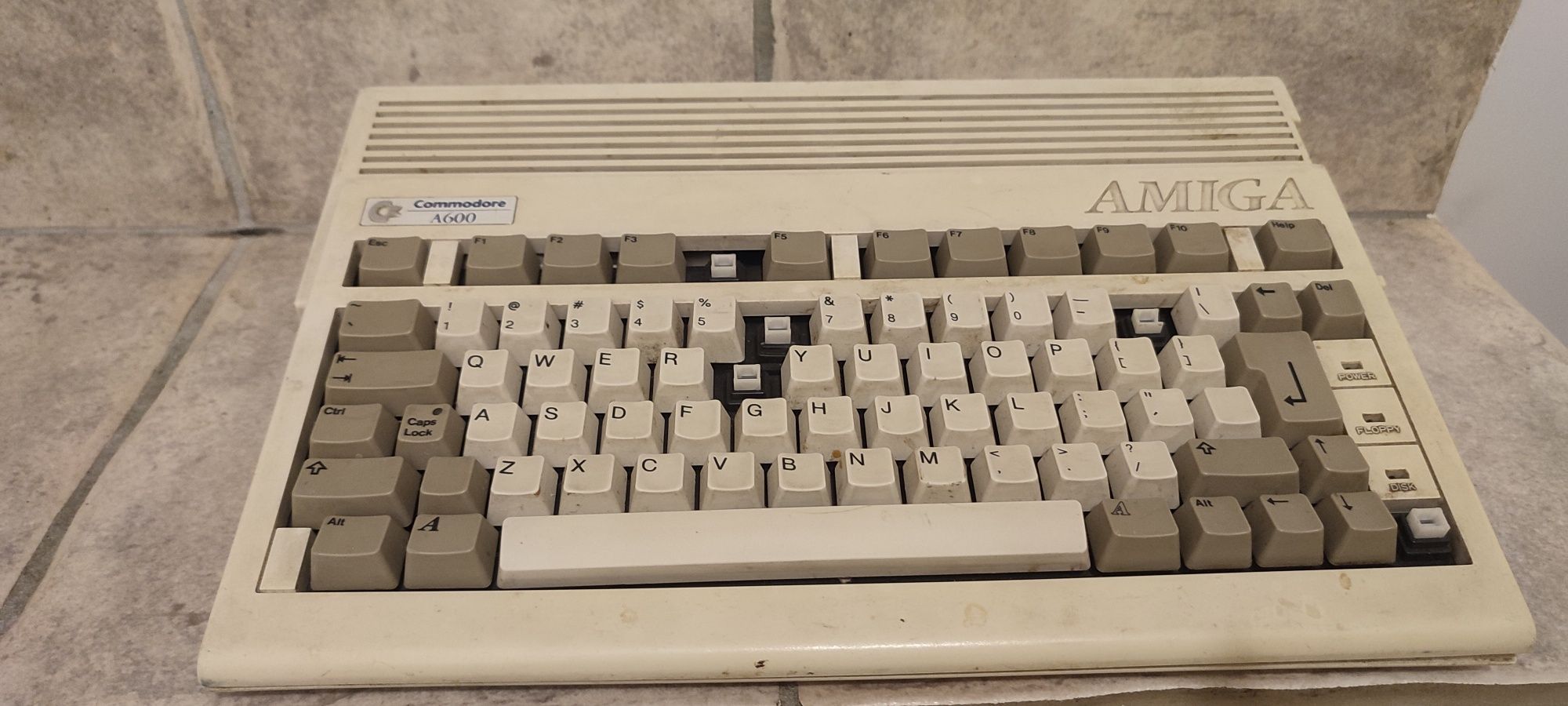 Amiga 600 zamienię na stare kapselki