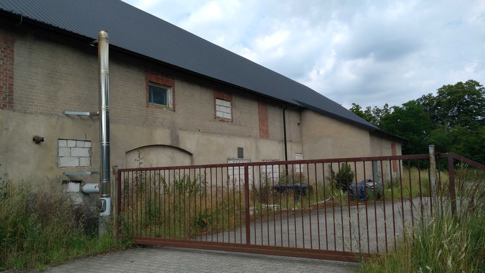 Magazyn 2000 m2  + 2 działki 2082m2 i 1856m2