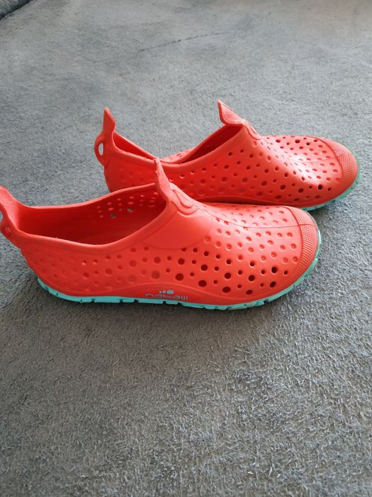 Buty do wody dla dziewczynki w rozmiarze 27