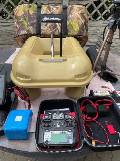 Łódka zanętowa Hunter 650 Pro Lam wersja-platinum