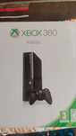 Xbox 360 , vende se por um bom preço €80 incluso 4 jogos usado 2 vezes