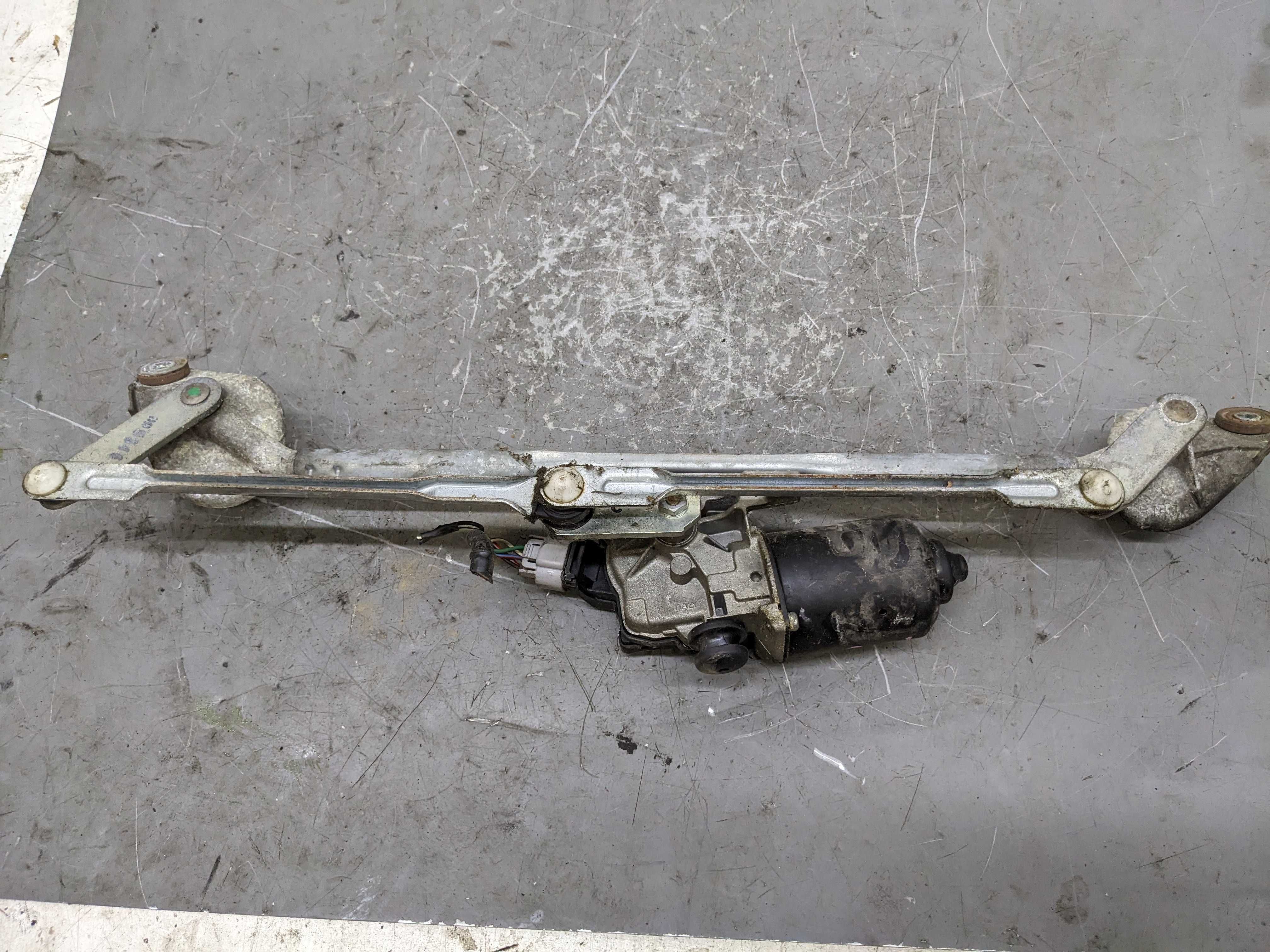 Toyota Avensis II T25 Mechanizm Wycieraczek Przedni Przednich Przód