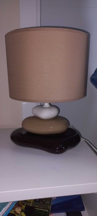 par de candeeiros de mesa