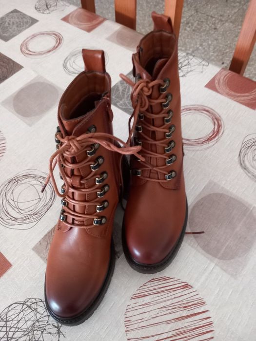 Casacos e botas de senhora em segunda mão