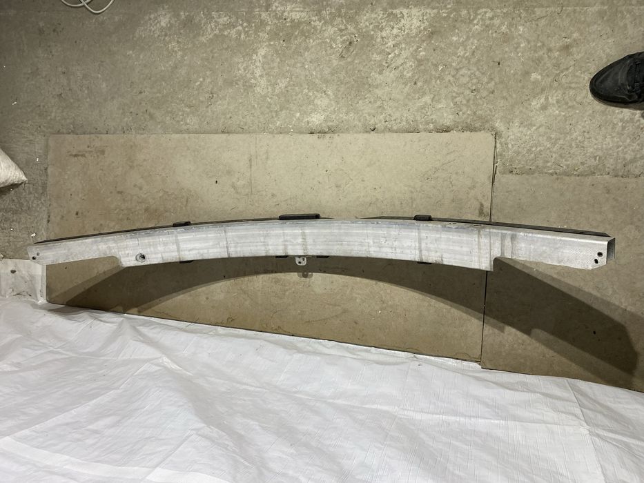 Tesla Model 3 підсилювач бампера