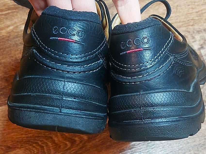 Мужские демисезонные кожаные ботинки Ecco extra width.