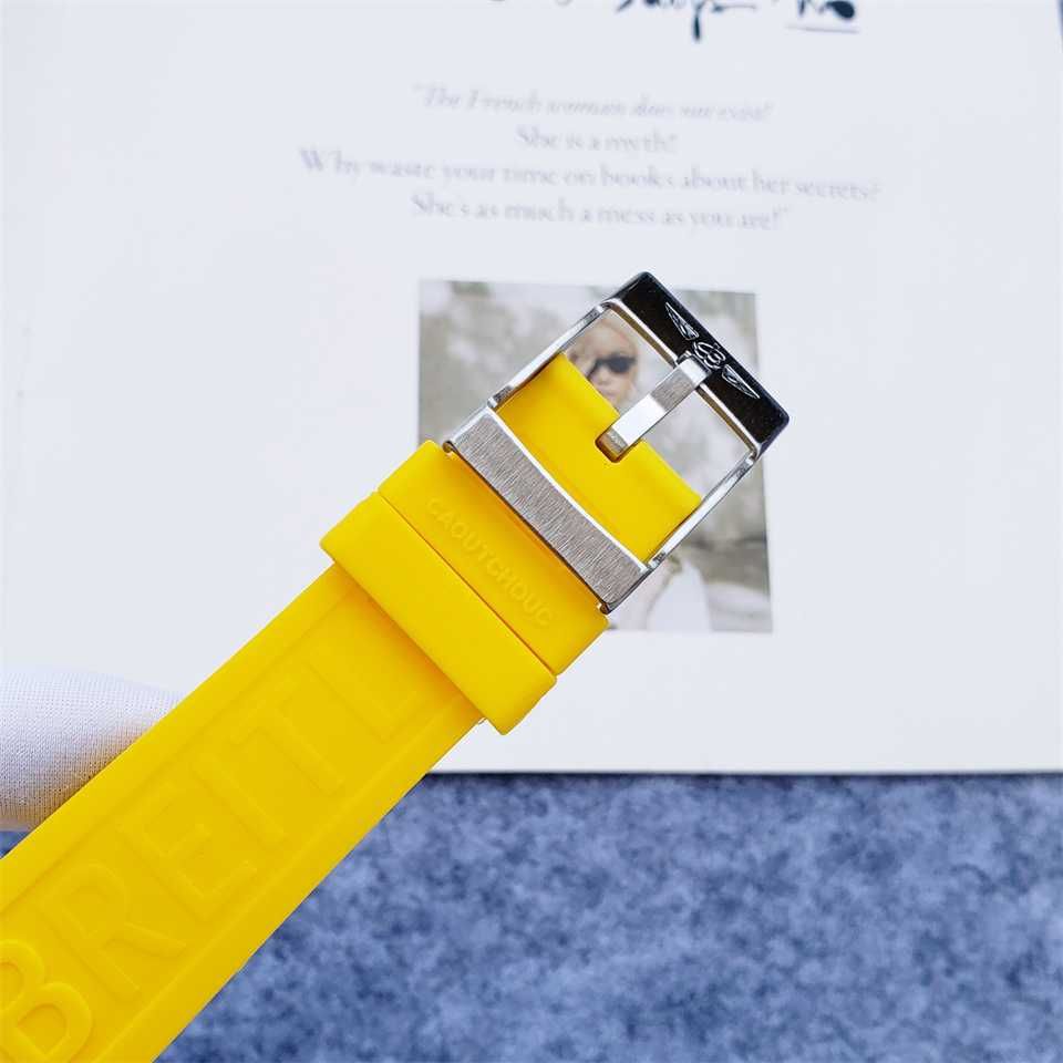 Żółty męski zegarek Breitling Endurance Pro