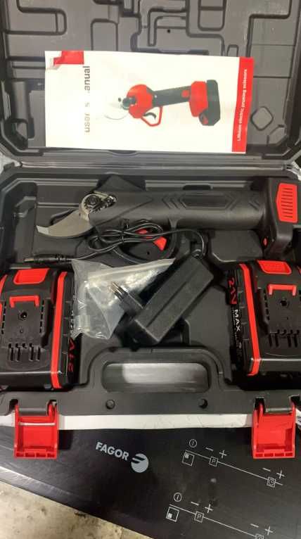 Sekator Akumulatorowy Bezszcztokowy 1200W, 2 Baterie 21V Bezprzewodowy