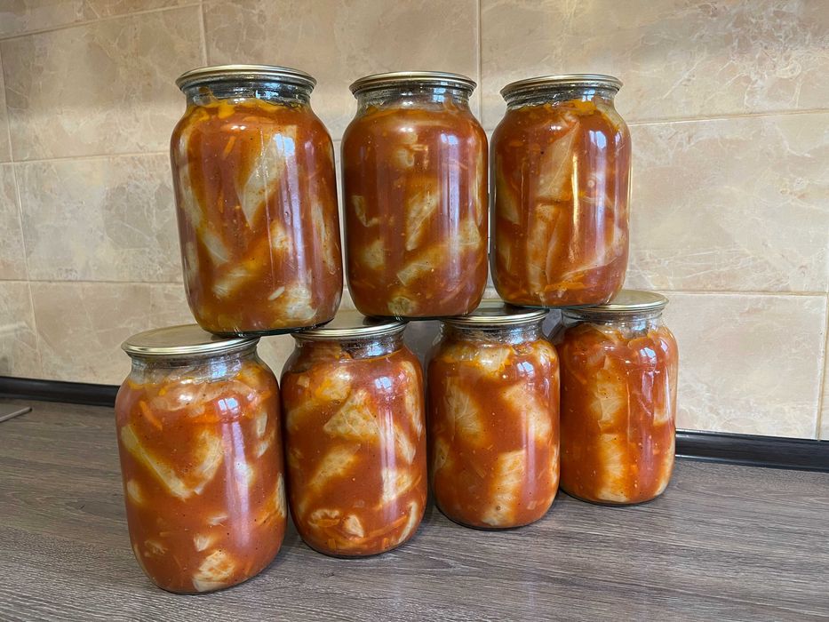 Тушонка, каша з мясом, паштет, голубці, курка, риба