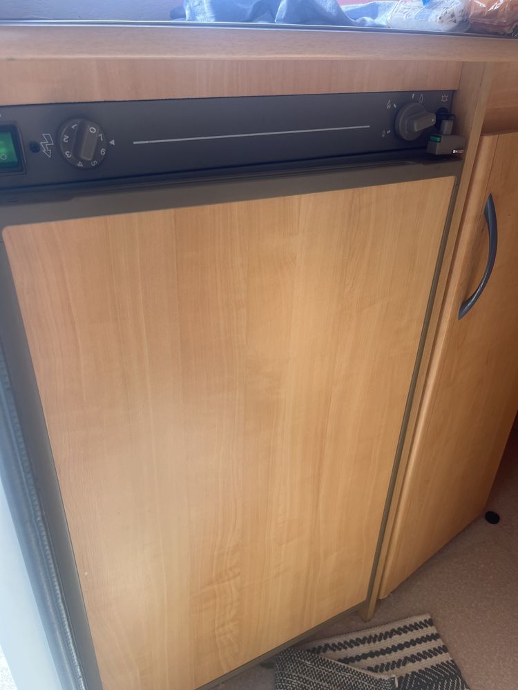 Vendo caravana Caravelair de 2002 em otimo estado. Tem wc com cassete