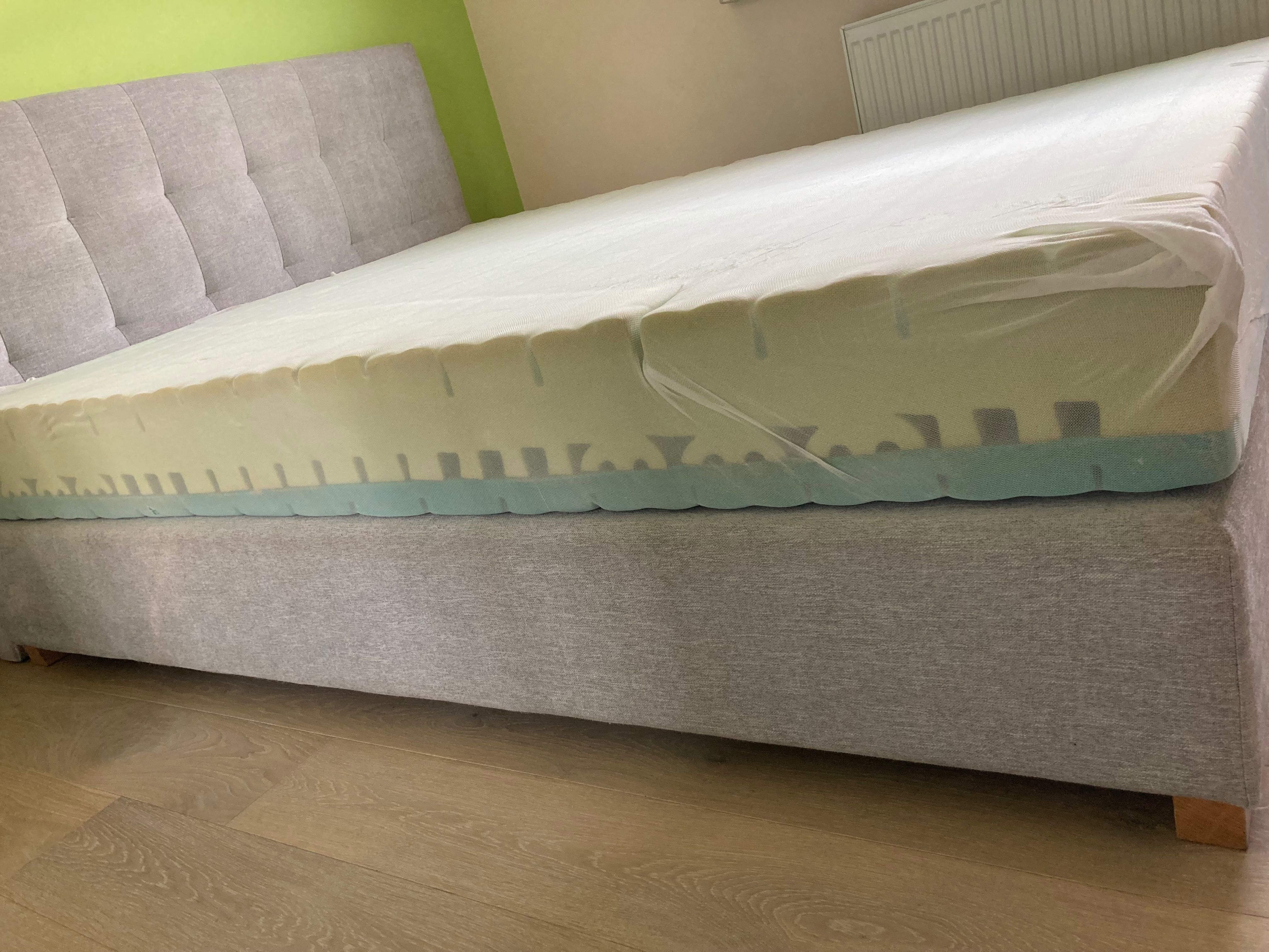 Łóżko tapicerowane do sypialni z dwustr. materacem piankowym  160/200