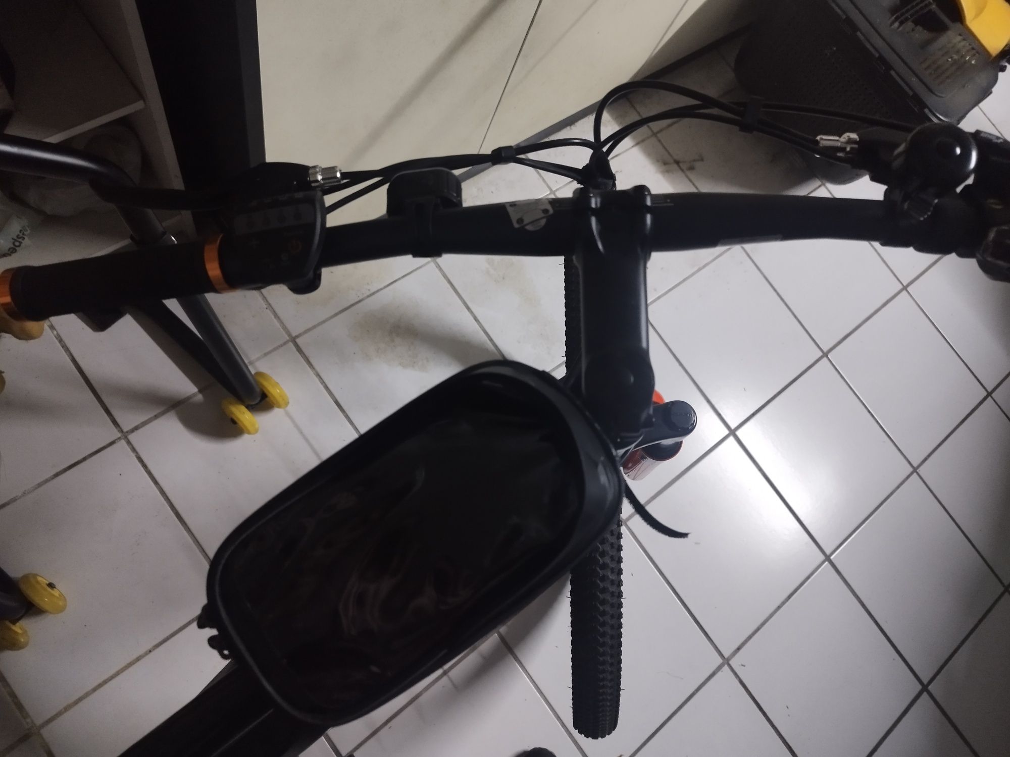 Bicicleta eléctrica BTT, como nova