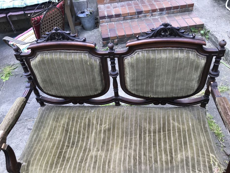 Срочно! Диванчик антикварный под реставрацию 1880-1900 гг.
