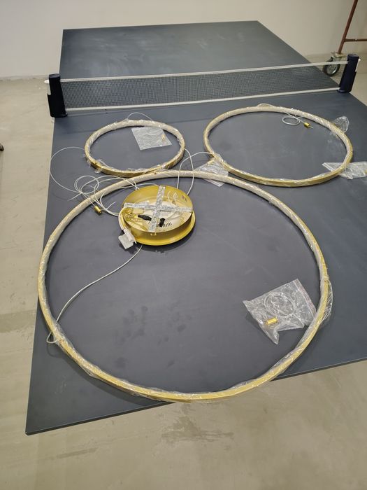 Lampa wisząca złote ringi