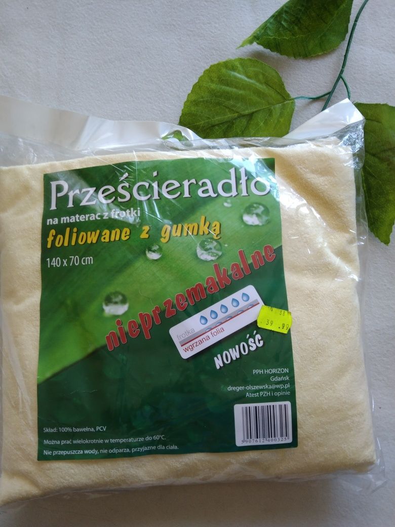 Prześcieradło wodoodporne nieprzemakalne 140x 70 z gumką do łóżeczko