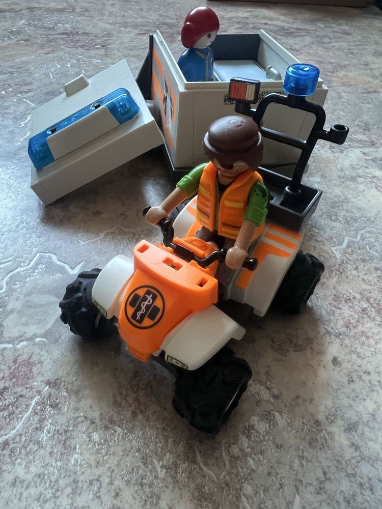 Погрузчик и трактор Playmobil