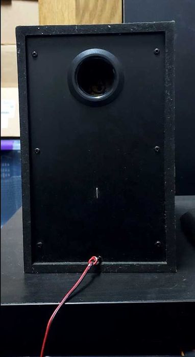 Colunas Well 4Ω (10–15 W) – som equilibrado num formato compacto