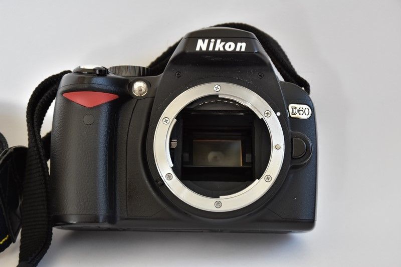 Nikon D60 (body)