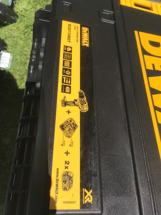 Ящик Dewalt для шуруповертів,для акумуляторів на 4-5Ан, оригінал