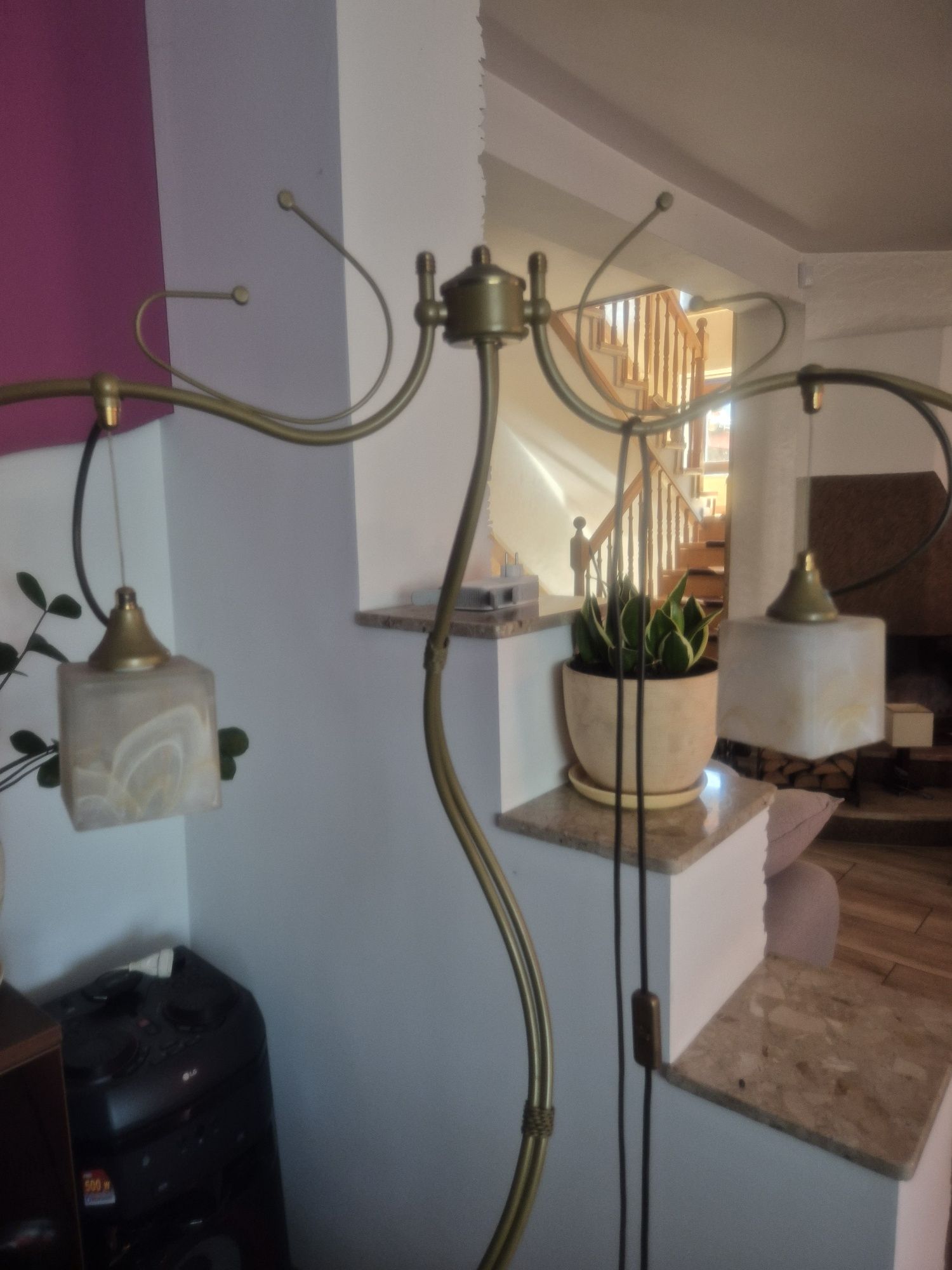Lampa stojąca w stylu retro