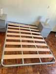 2 armarios de cabeceira 2 abajur 1 cama 140x200 um colchao ikeia