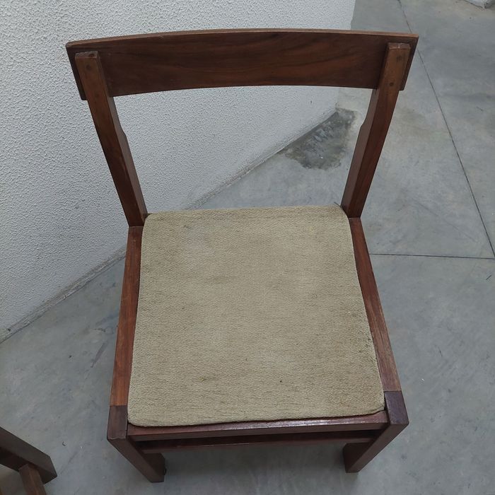 Duas cadeiras vintage para restauro.