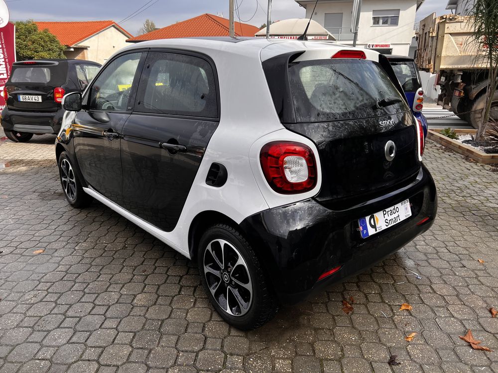 Smart forfour 1.0 - 8200€ - 90 mil kms