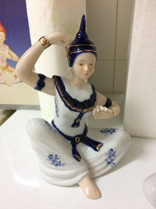 Figuras em porcelana chinesa, pintadas á mão