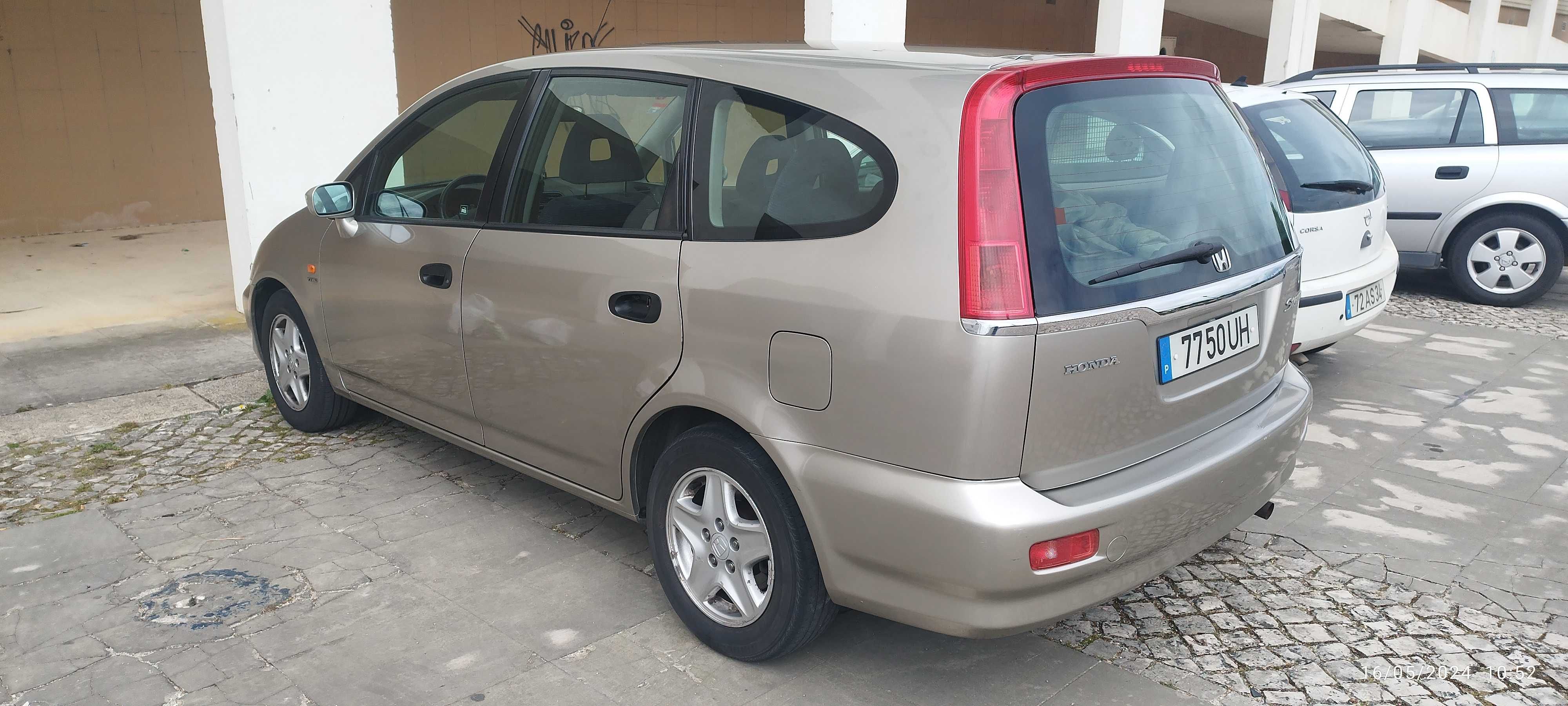 Honda stream 7 lugares ( relíquia) aceito retoma