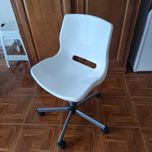 Cadeira plástica ikea
