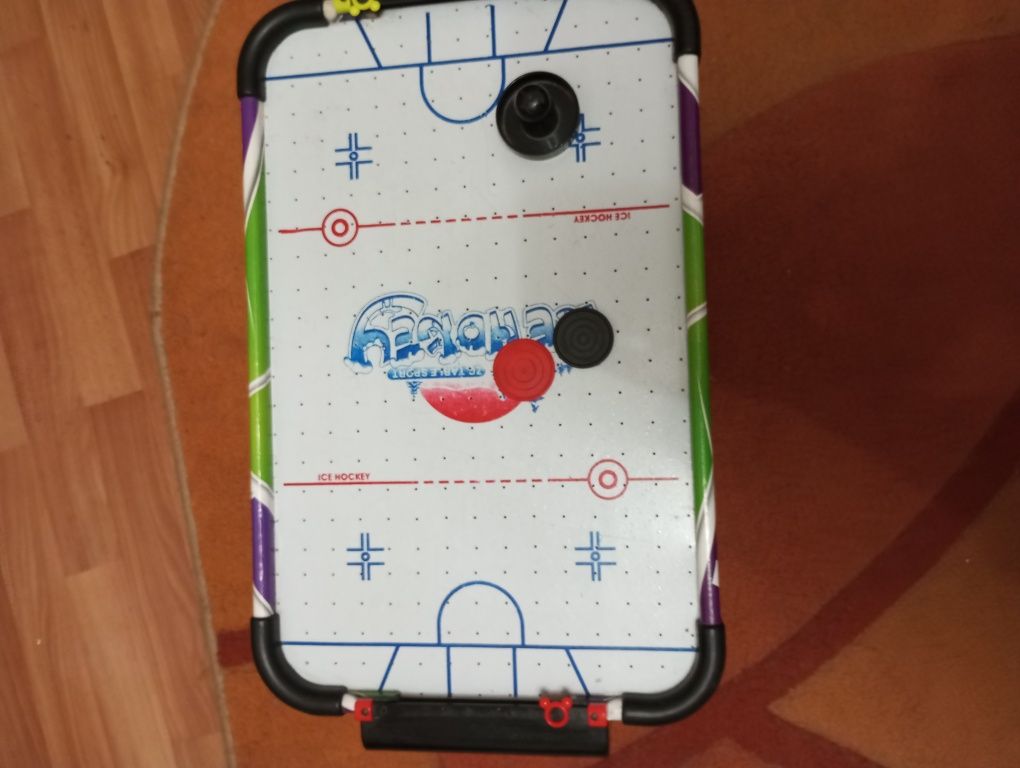 Ice hockey tablet