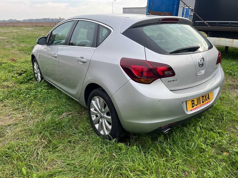 Opel Astra 1.4 Turbo Bardzo bogate wyposażenie, niski przebieg.
