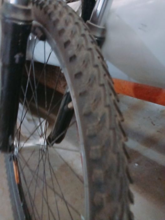 Męski rower, nowe opony