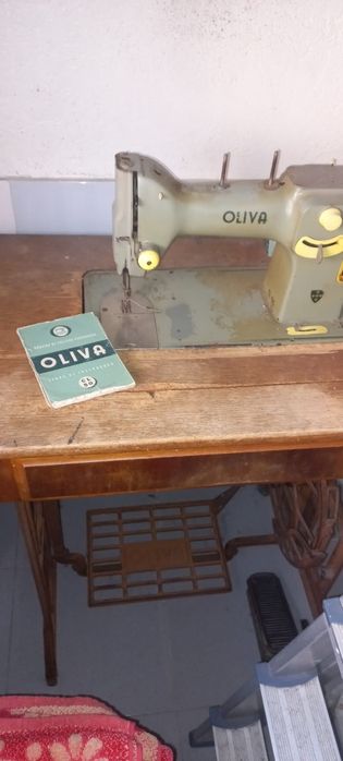 Máquina de costura OLIVA