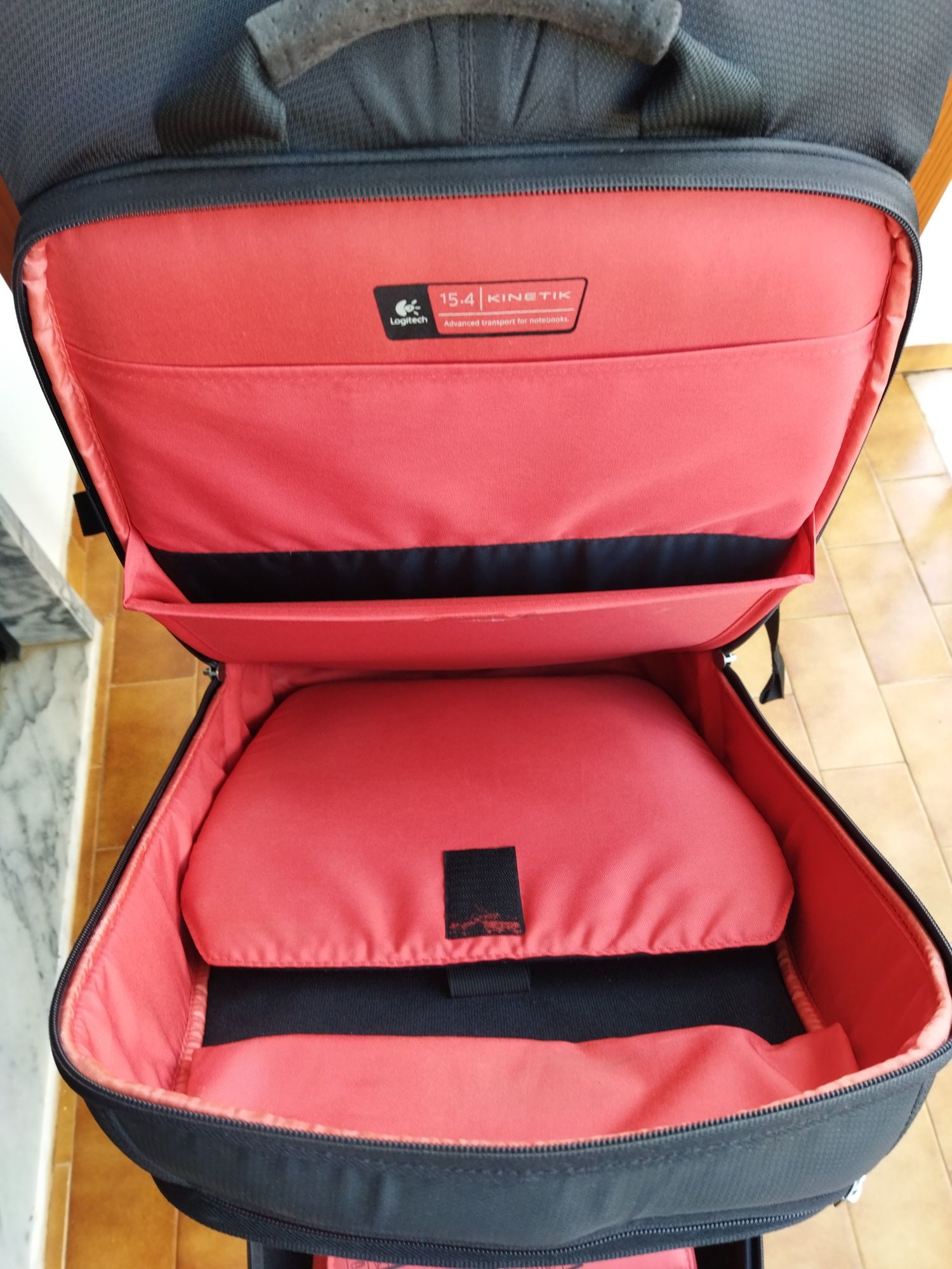Mochila para portátil Logitech Kinetic