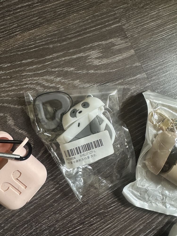 Чехлы новые на наушники airpods 2